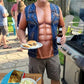 ❄️✨Lustiges Herren-T-Shirt mit Fake-Muskelprint – Auffälliges Party-Shirt für BBQ, Motorradtouren, Partys & als Geschenk